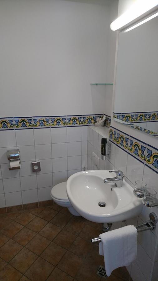 Hotel Henry Erding Bagian luar foto