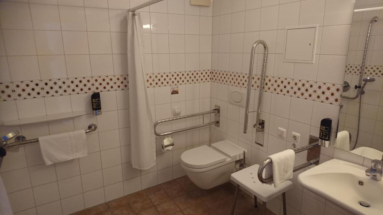 Hotel Henry Erding Bagian luar foto
